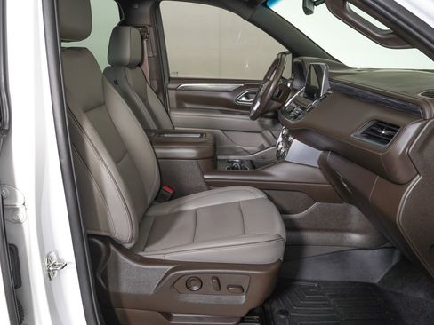 Used 2022 GMC Yukon XL SLT w/ SLT Luxury Package AWD/4WD image 8