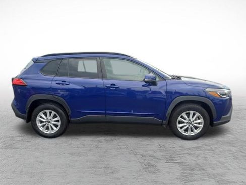 Certified 2022 Toyota Corolla Cross LE AWD/4WD image 4