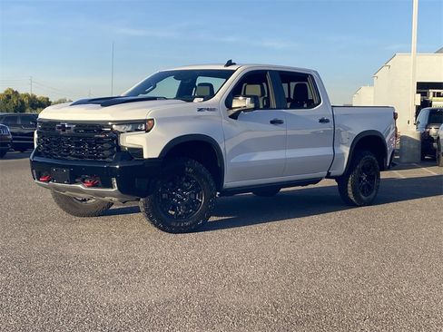 Used 2023 Chevrolet Silverado 1500 ZR2 w/ Technology Package image 3