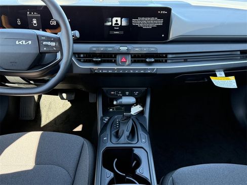 New 2025 Kia K4 LXS image 16