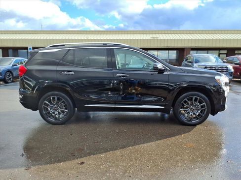 Used 2023 GMC Terrain Denali w/ Black Diamond Edition image 6
