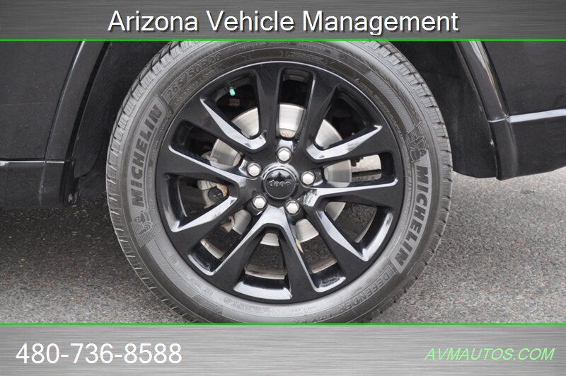 Used 2017 Jeep Grand Cherokee Altitude RWD image 17
