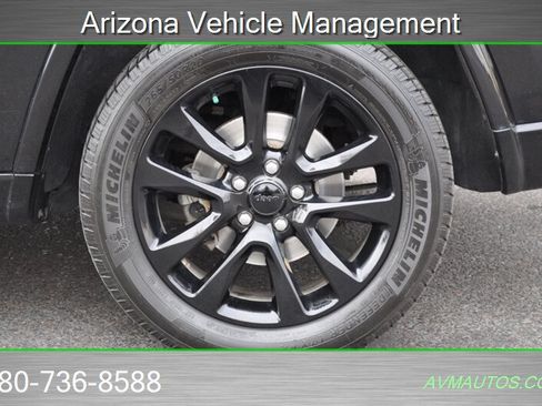 Used 2017 Jeep Grand Cherokee Altitude RWD image 17