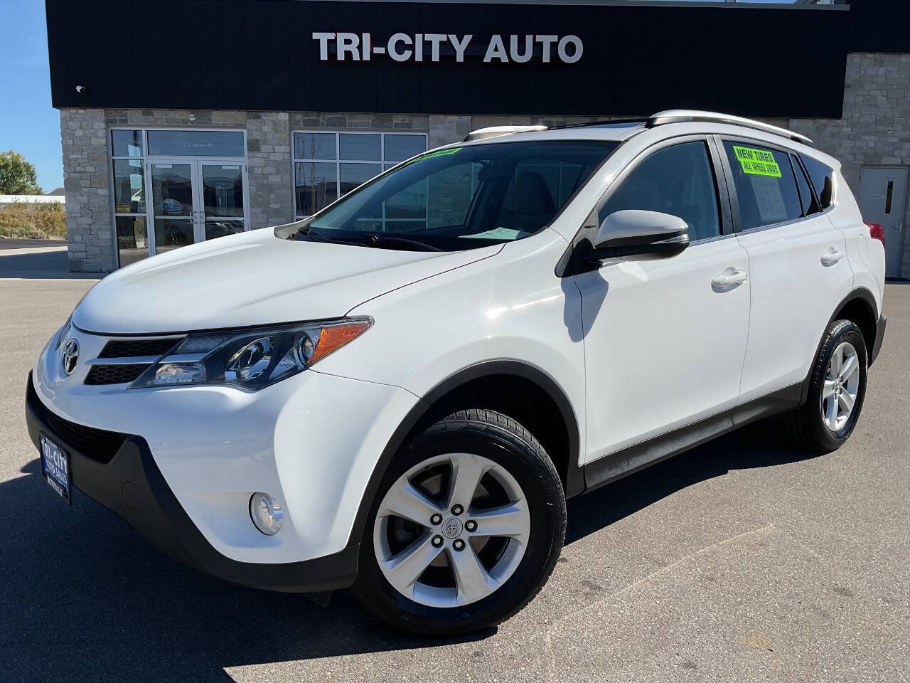 Used 2013 Toyota RAV4 XLE AWD/4WD image 1