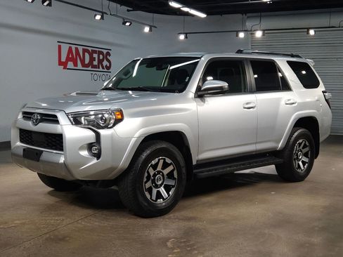 Used 2024 Toyota 4Runner TRD Off-Road image 3