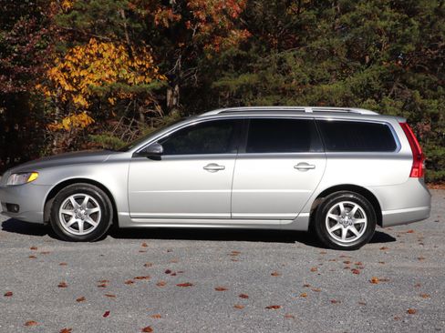 Used 2010 Volvo V70 image 30