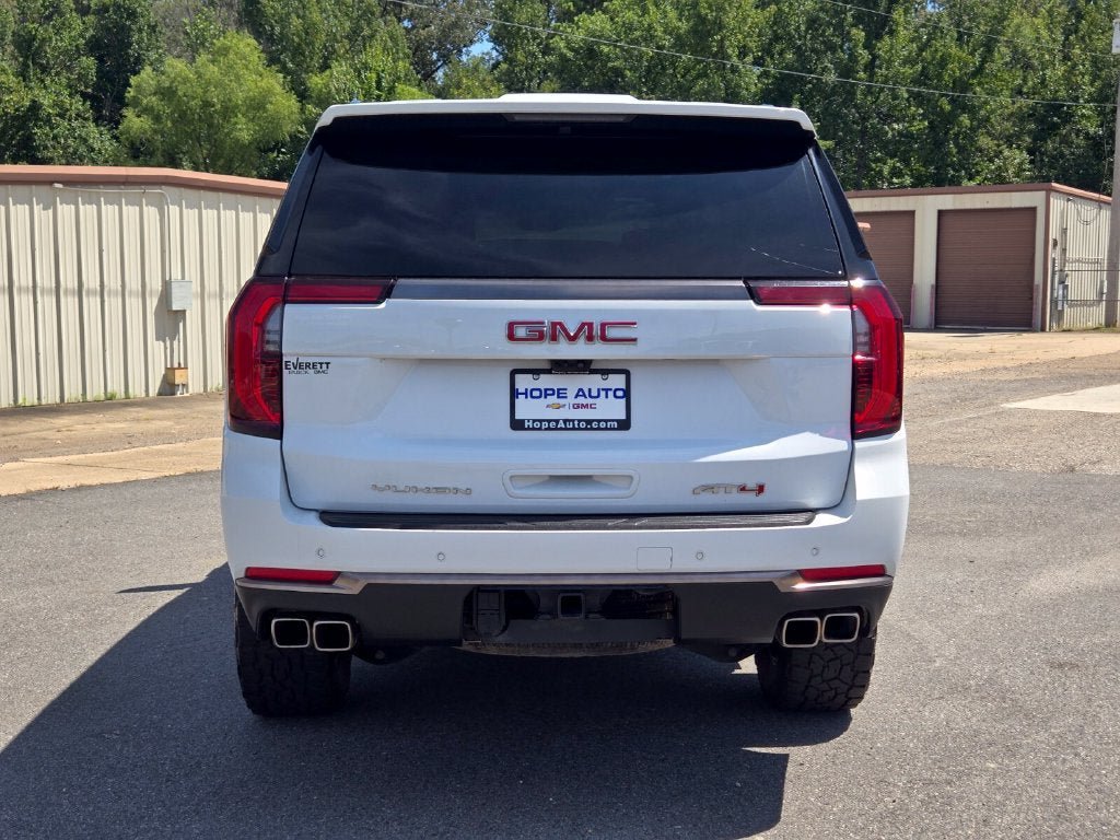 Used 2025 GMC Yukon AT4 Ultimate w/ LPO, AT4 Appearance Package AWD/4WD image 4
