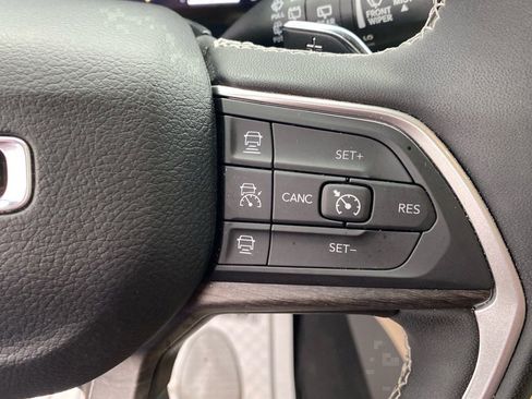 Used 2024 Jeep Grand Cherokee L Limited image 19