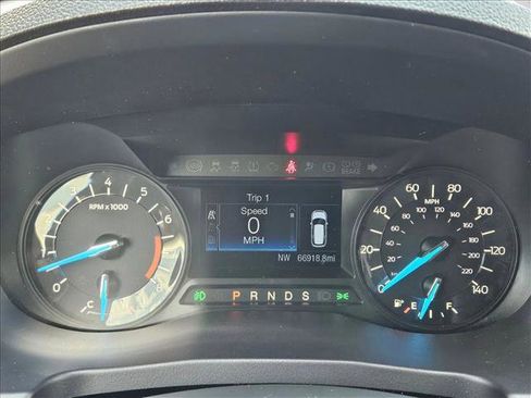 Used 2017 Ford Explorer XLT image 10