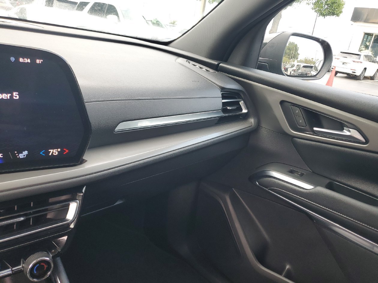 Used 2026 Chevrolet Traverse LT FWD image 24