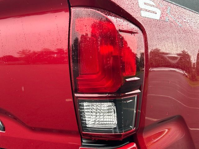 Used 2020 Toyota Tacoma SR w/ SX Package AWD/4WD image 11