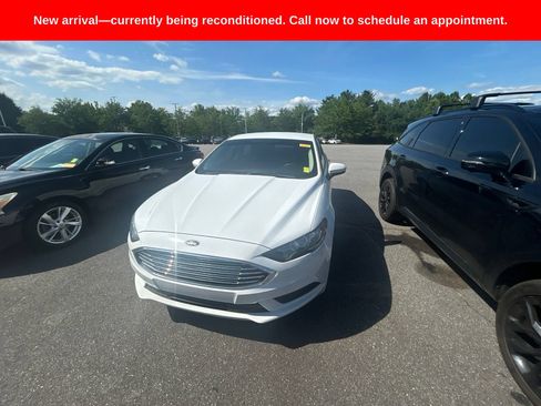 Used 2018 Ford Fusion SE w/ Fusion SE Technology Package FWD image 17