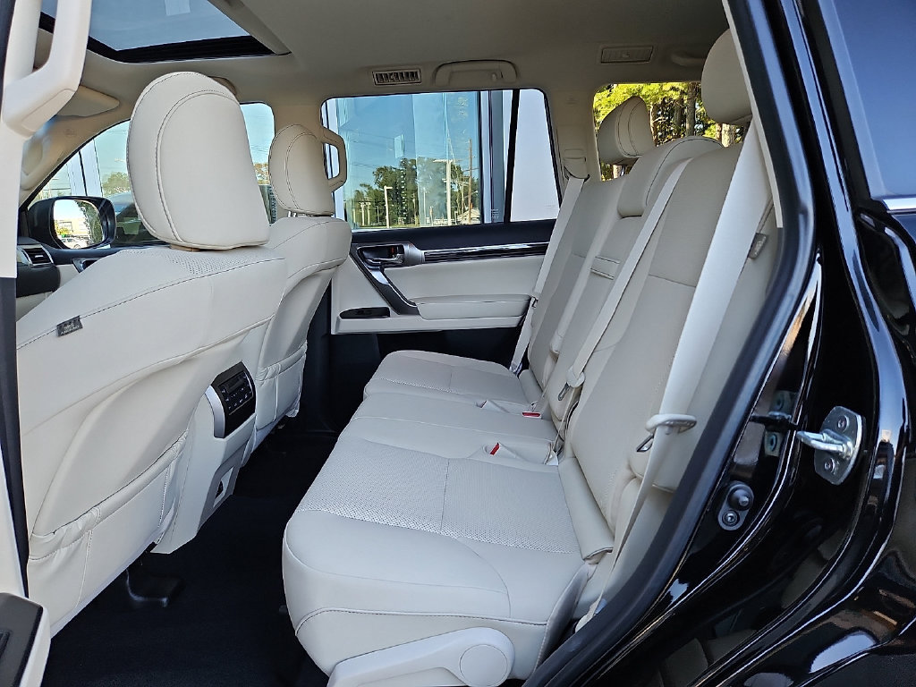 Used 2023 Lexus GX 460 Premium w/ Premium Package AWD/4WD image 12
