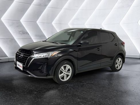 Used 2024 Nissan Kicks S FWD image 3