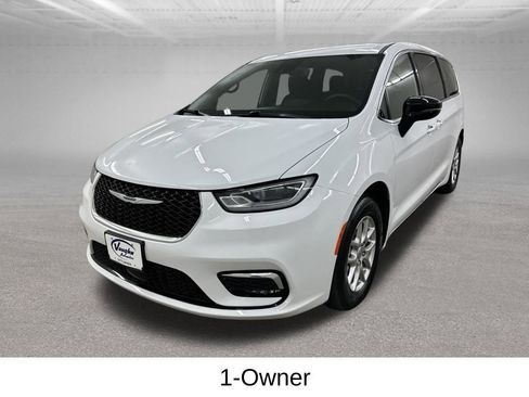 Used 2025 Chrysler Pacifica Select FWD image 7