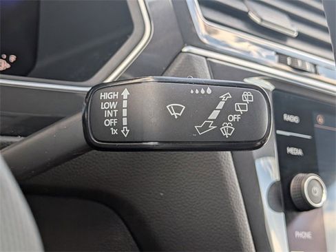 Certified 2024 Volkswagen Tiguan SE image 33