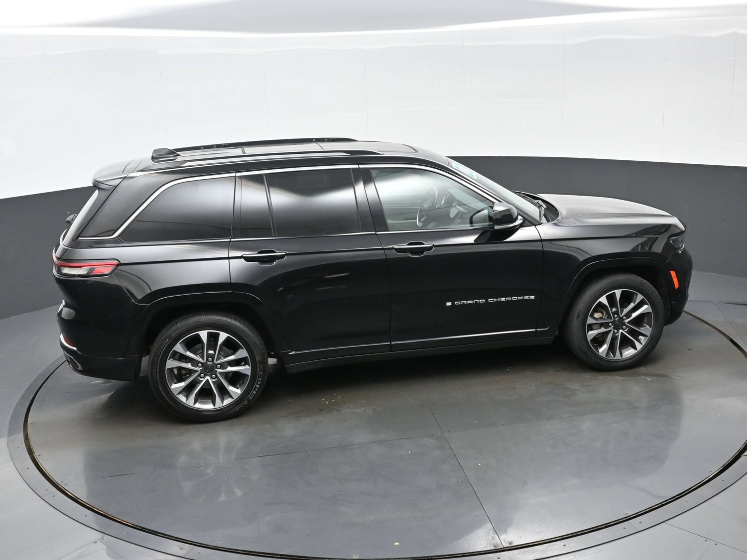 Used 2022 Jeep Grand Cherokee Overland AWD/4WD image 42