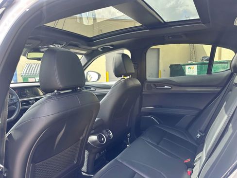Used 2022 Alfa Romeo Stelvio Ti AWD/4WD image 10