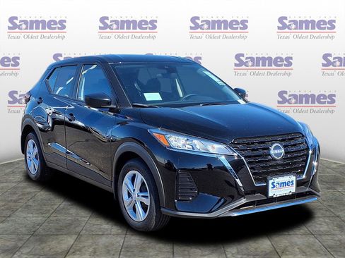 New 2025 Nissan Kicks Play S image 1