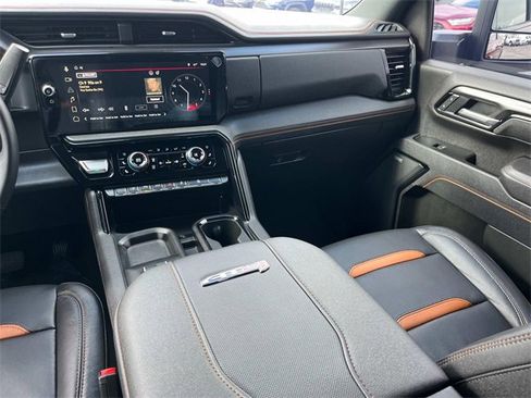 Used 2025 GMC Sierra 2500 AT4 w/ AT4 Premium Plus Package image 5