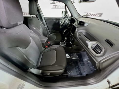 Used 2021 Jeep Renegade Latitude AWD/4WD image 29