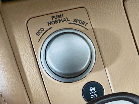 Used 2016 Lexus ES 350 w/ Luxury Package w/Wood Trim image 26