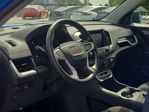 Used 2024 GMC Terrain SLE w/ Driver Convenience Package FWD image 10