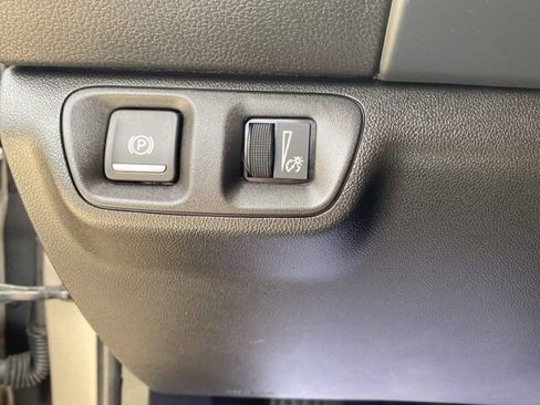 Used 2022 GMC Acadia SLE w/ Driver Convenience Package FWD image 14