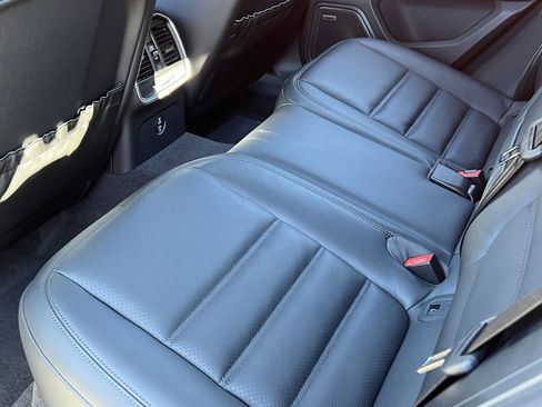 New 2026 Porsche Macan image 18