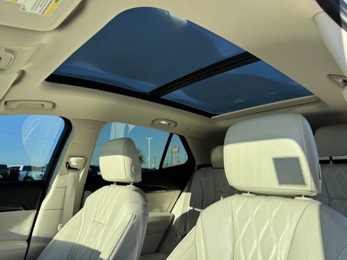 Used 2023 Buick Envision Avenir image 27