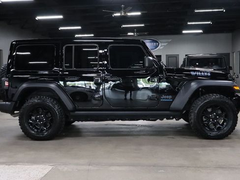 Used 2023 Jeep Wrangler Unlimited w/ Sun & Screen Package image 6