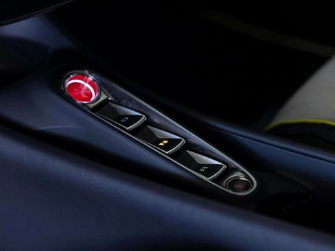 Used 2023 McLaren Artura RWD image 22
