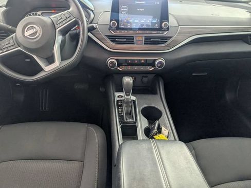 Used 2025 Nissan Altima 2.5 SV FWD image 24