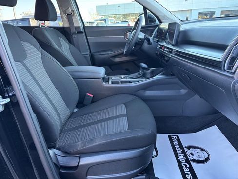 Used 2025 Kia Sorento LX image 14