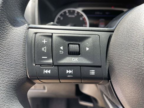 Used 2023 Nissan Rogue S FWD image 9