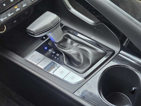 Certified 2025 Hyundai Elantra Limited FWD image 20