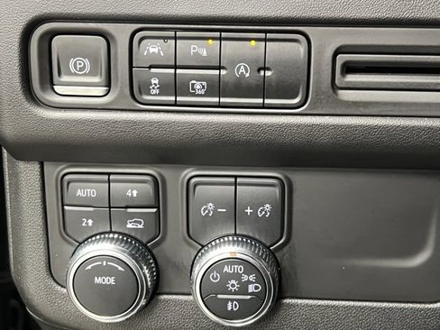 Used 2023 GMC Yukon XL SLT image 30