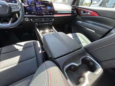 Used 2026 Chevrolet Traverse Z71 w/ Driver Confidence Package AWD/4WD image 12