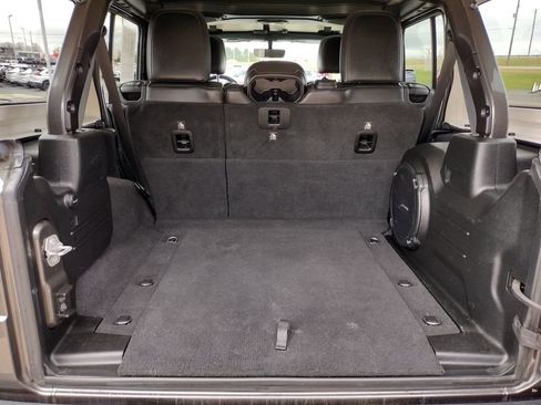 Used 2018 Jeep Wrangler Unlimited Sahara image 17