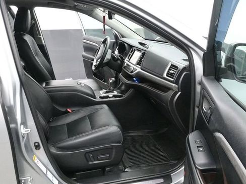 Used 2019 Toyota Highlander Limited Platinum image 13