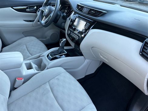 Used 2020 Nissan Rogue Sport SV image 17