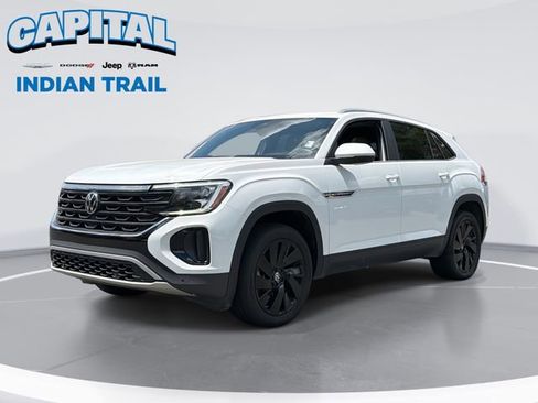 Used 2024 Volkswagen Atlas Cross Sport SE w/ Panoramic Sunroof Package FWD image 1