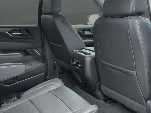 Used 2025 GMC Yukon Denali AWD/4WD image 25