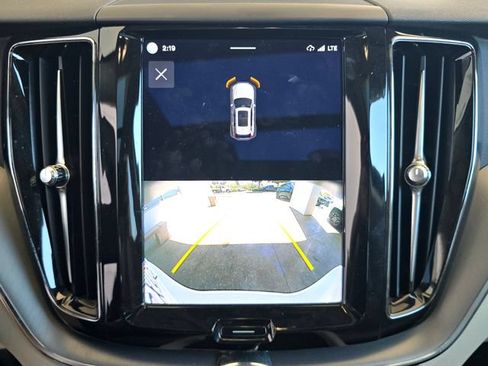 Used 2022 Volvo XC60 B5 Momentum AWD/4WD image 10
