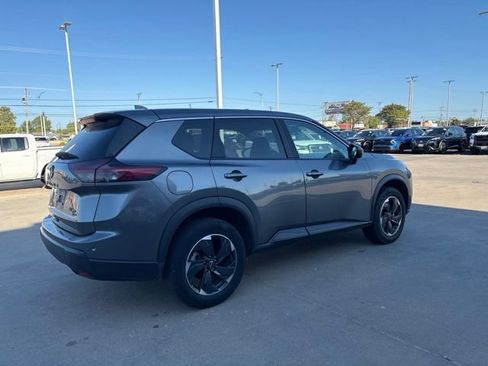 Used 2024 Nissan Rogue SV AWD/4WD image 3