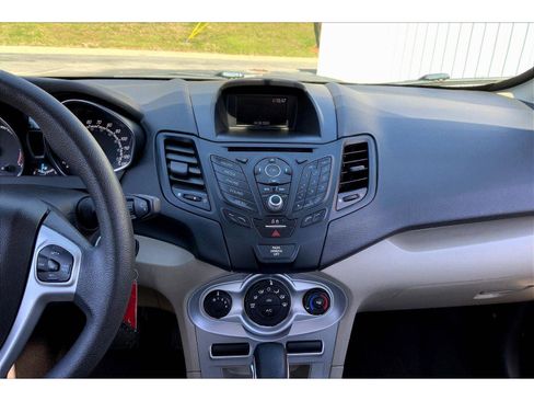 Used 2019 Ford Fiesta SE FWD image 6