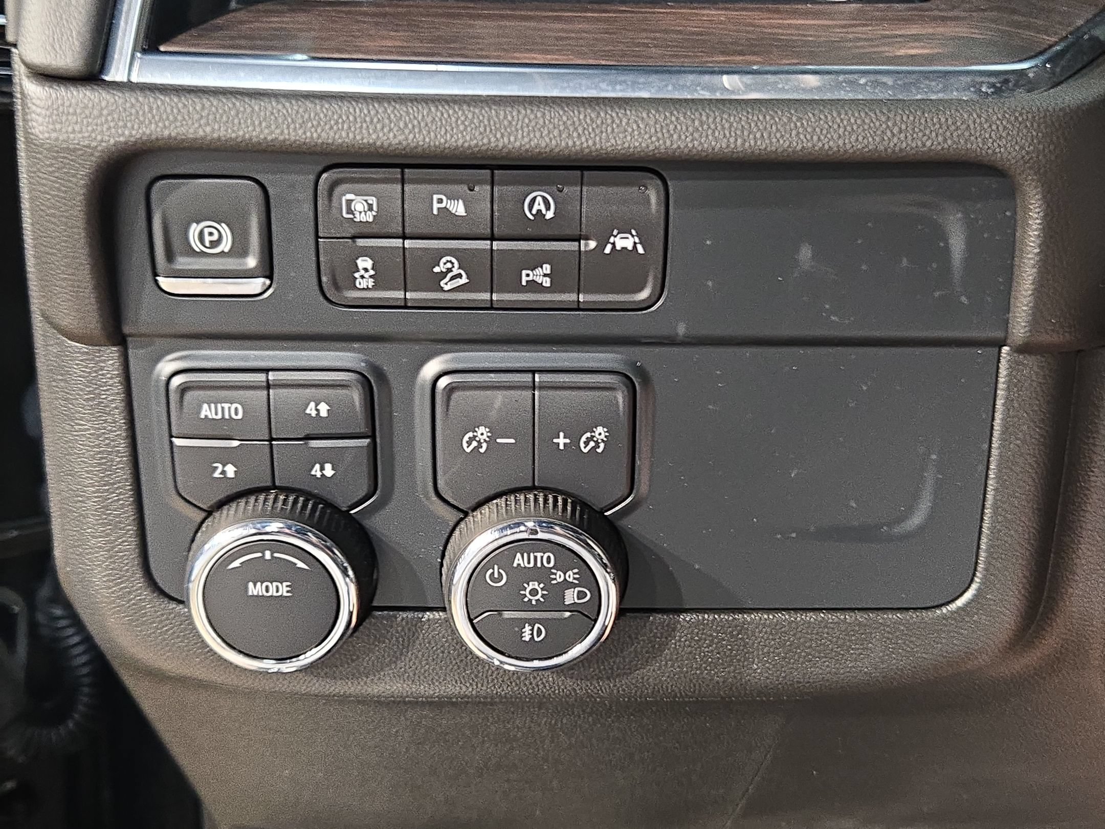 Used 2025 Chevrolet Suburban Z71 AWD/4WD image 22