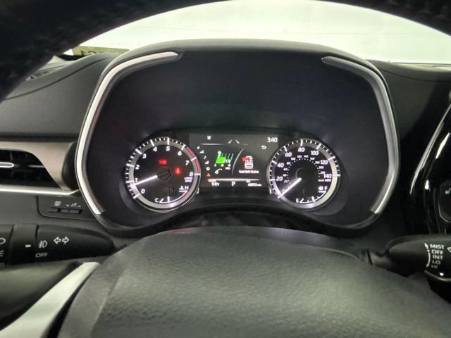 Used 2023 Toyota Highlander XLE AWD/4WD image 4