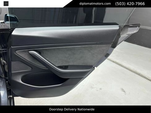 Used 2020 Tesla Model 3 Performance image 28