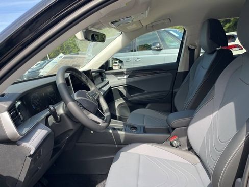 New 2025 Volkswagen Tiguan SE image 7